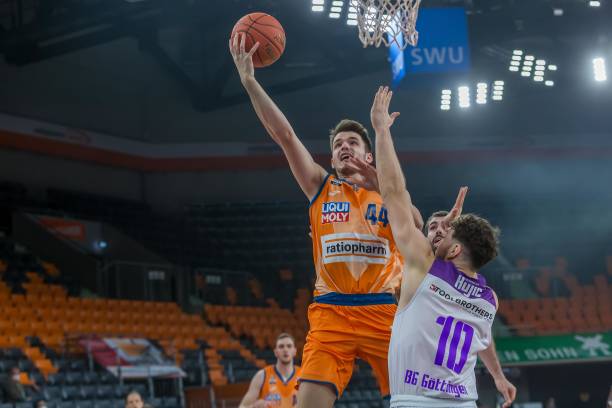 仅展现了两 仅展现了两